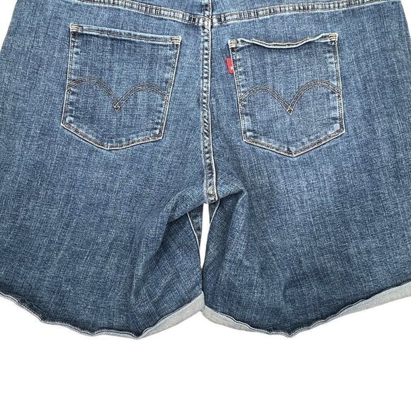 Levi's Women's Classic Roll Up Jean Shorts - Picture 7 of 12
